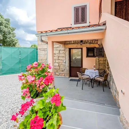 Apartman Sara *